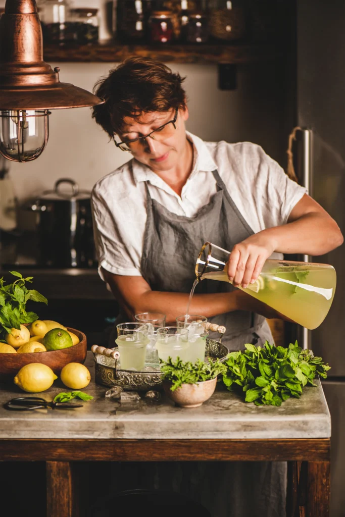A refreshing Kentucky Mule cocktail served in a classic copper mug with lime wedge and mint garnish