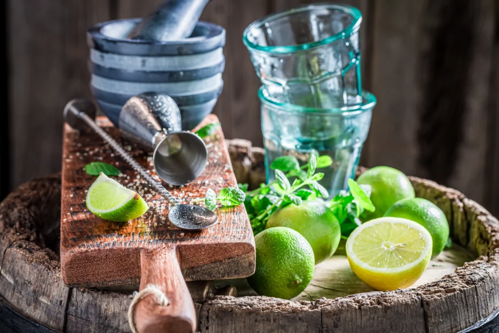 Gimlet recipe cocktail with fresh lime juice served in a chilled glass with lime garnish