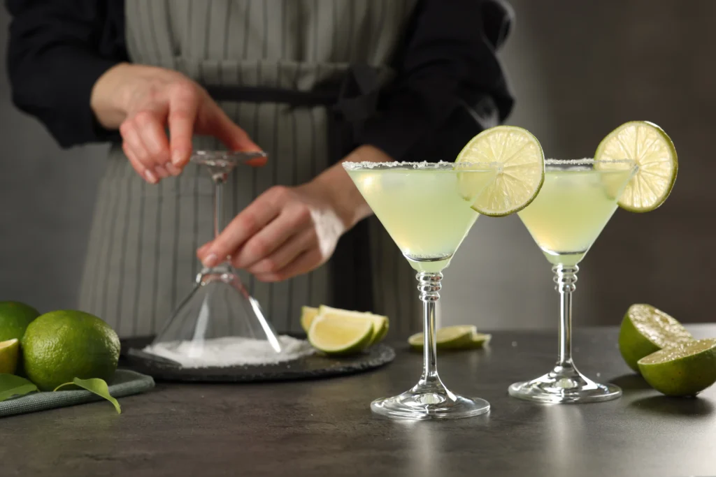 Gimlet recipe cocktail with fresh lime juice served in a chilled glass with lime garnish
