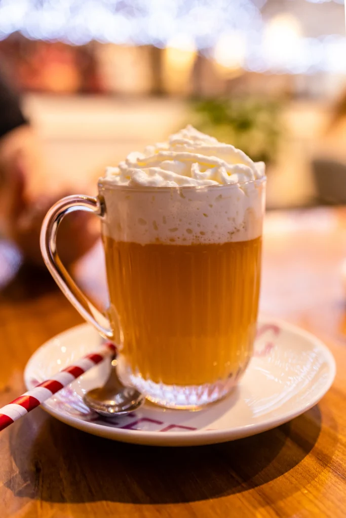 Cold and hot Butterbeer recipe ideas inspired by Harry Potter, featuring creamy foam, butterscotch drink, and cozy wizarding world vibes.