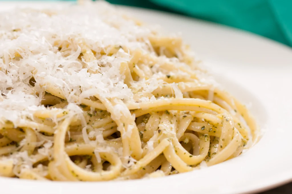 Authentic Spaghetti Cacio e Pepe Recipe with Pecorino Romano cheese and black pepper