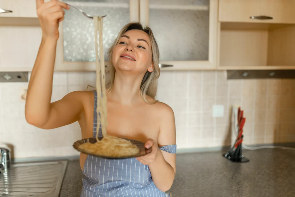 Authentic Spaghetti Cacio e Pepe Recipe with Pecorino Romano cheese and black pepper